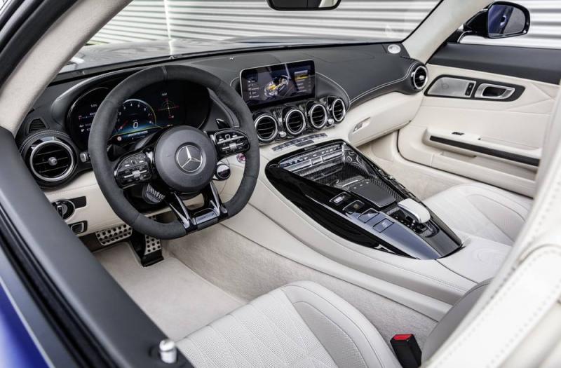 Mercedes AMG GT Roads.
